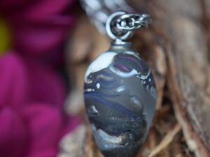 Heren gedenkhanger van mat glas met grijs-bruine